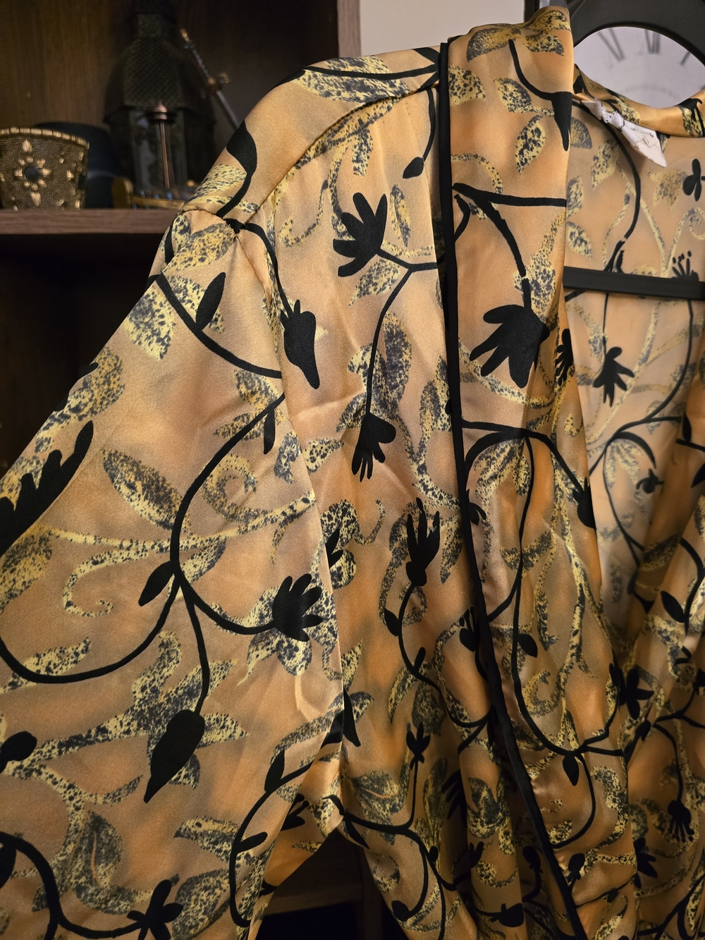 Natori Satin Floral Robe Gold Black Long Wrap Kimono Tie Waist Loungewear Size M - Picture 3 of 6